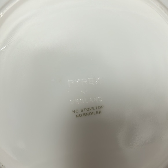 Vintage Pyrex Casserole Dish, Blue Iris Pattern with Pyrex Lid - Picture 6 of 11